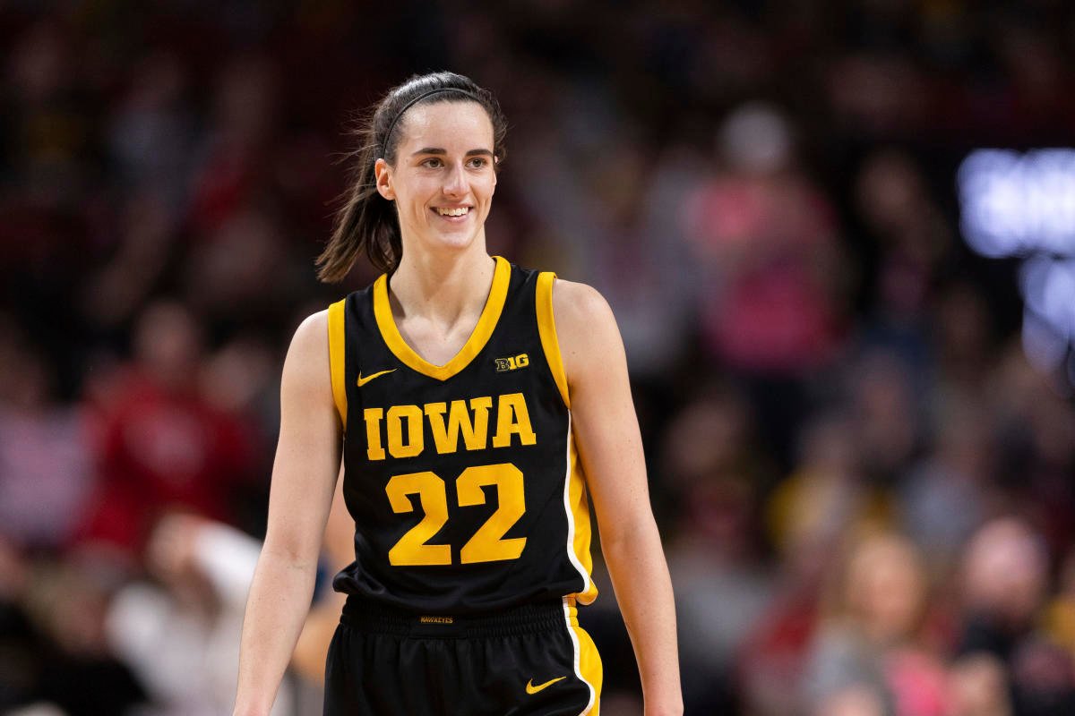 Iowa star Caitlin Clark declares for WNBA draft