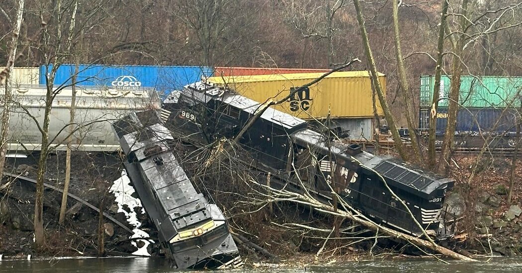 Freight Trains Derail Along Lehigh River