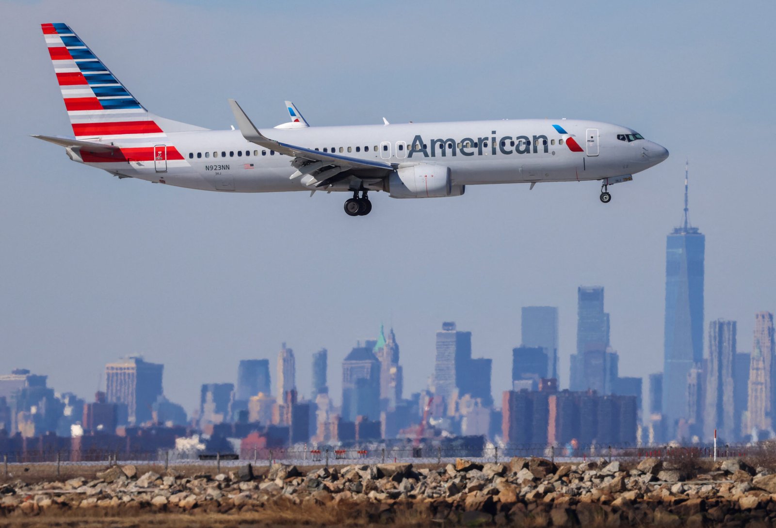 American Airlines orders hundreds of planes from Boeing, Airbus, Embraer