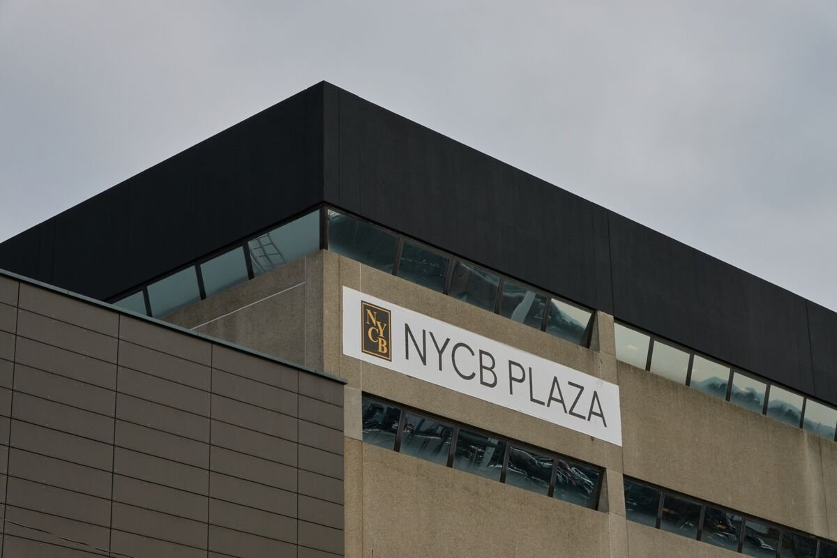 NYCB Shares Drop After Bank Reports $2.4 Billion Earnings Hit, Names New CEO