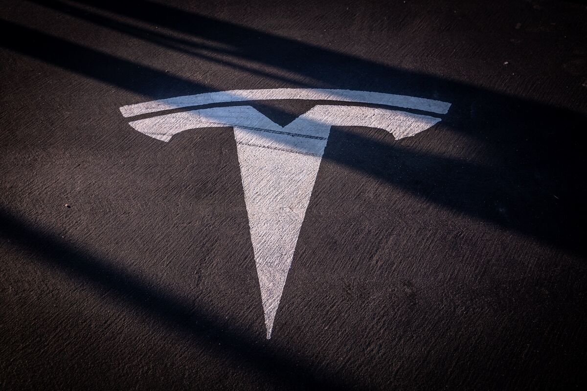 Lawyers Who Got Elon Musk’s $56 Billion Pay Pact Thrown Out Want Tesla Stock