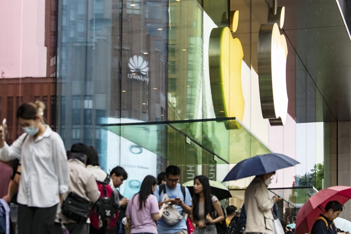 Apple IPhone Sales in China Plummet 24% as Vivo, Not Huawei, Becomes Best-Seller