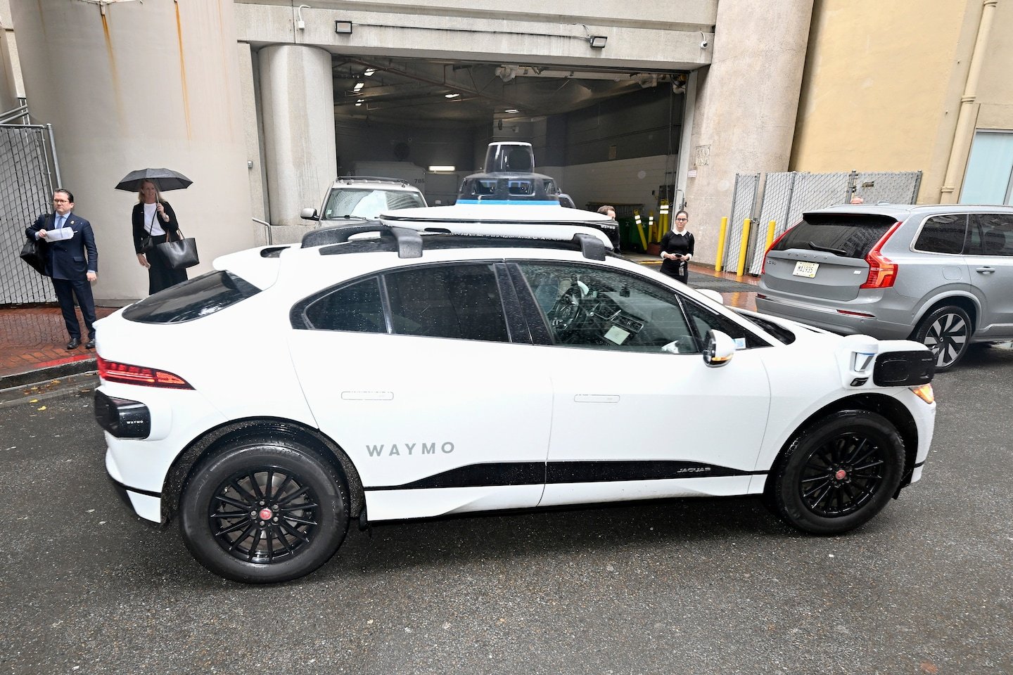 California approves Waymo expansion to LA and highways