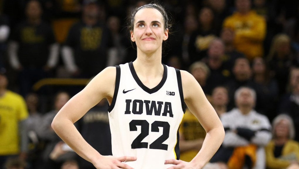 Caitlin Clark says she’s heading to WNBA